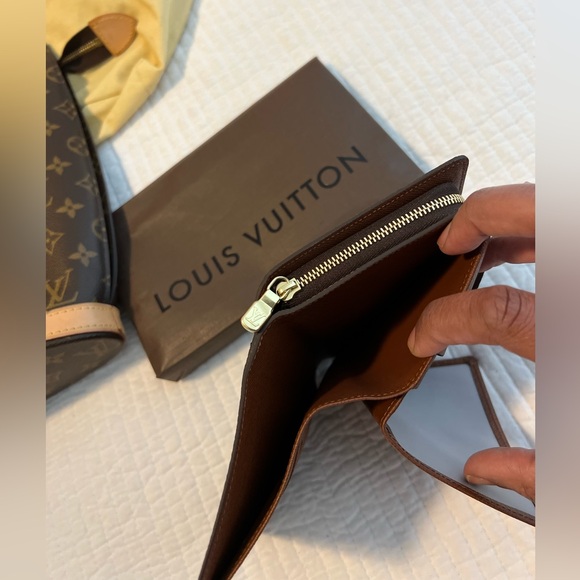 Louis Vuitton Wallet! - Picture 2 of 9